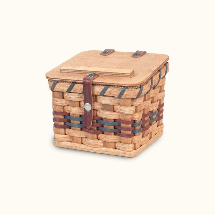 https://www.amishbaskets.com/cdn/shop/products/kitchen-table-amish-woven-wood-recipe-card-box-with-lid-wine-blue-29536394051687_700x700.jpg?v=1656680111